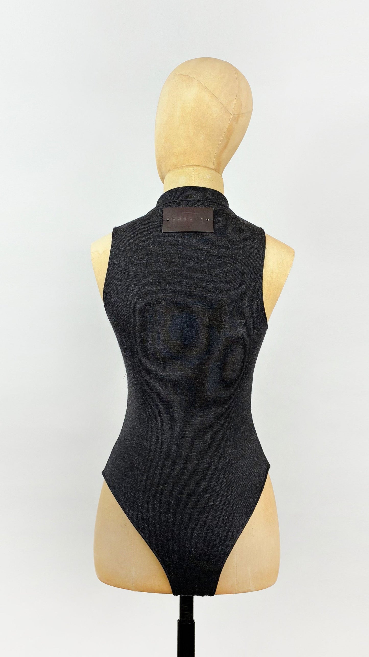 BUTTON WOOL BODY